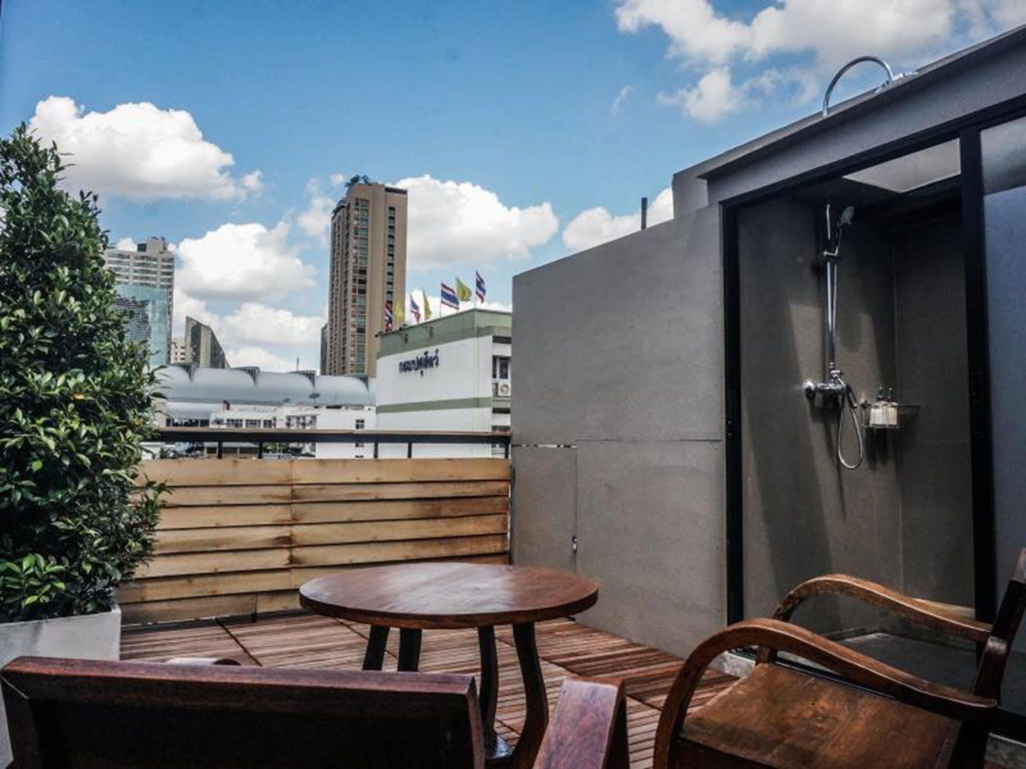 Cloudy Hostel Bangkok Exterior photo